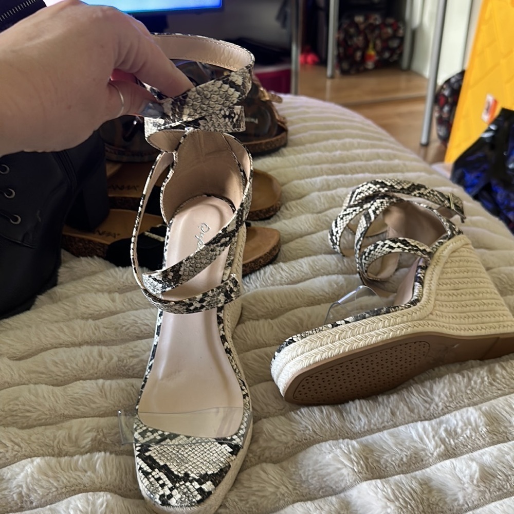 Size 7 strappy  snake wedge - Picture 7 of 8